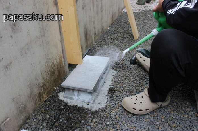 ドライモルタルへの水散布
